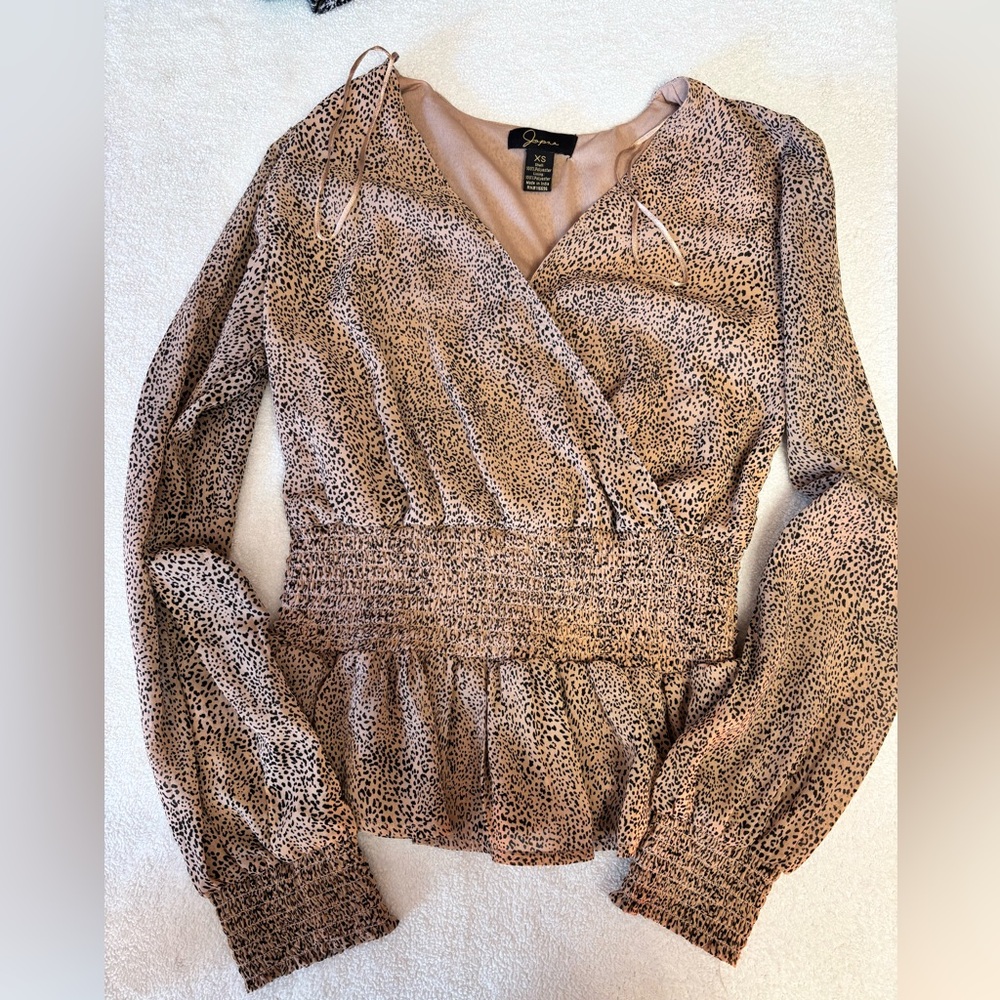 ⭕️Japna Animal leopard Print Smocked Blouse